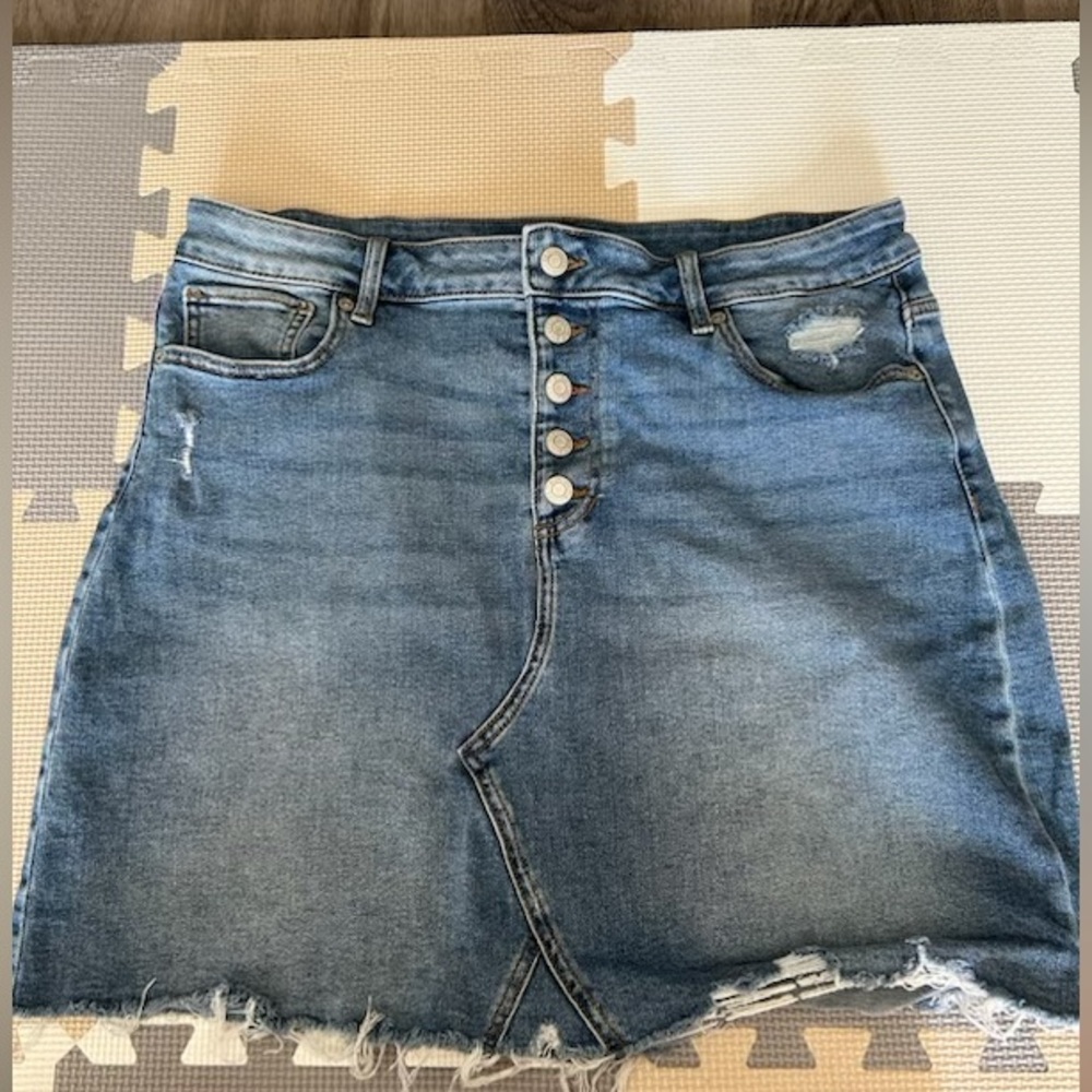 Denim skirt. Size 16